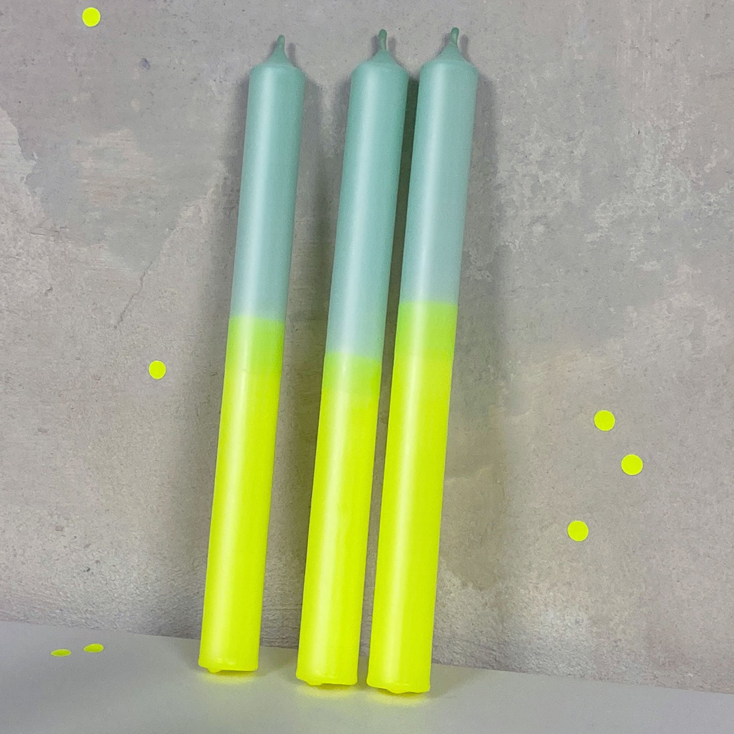 LICHTINSICHT | Stabkerzen | Neongelb + Salbei
