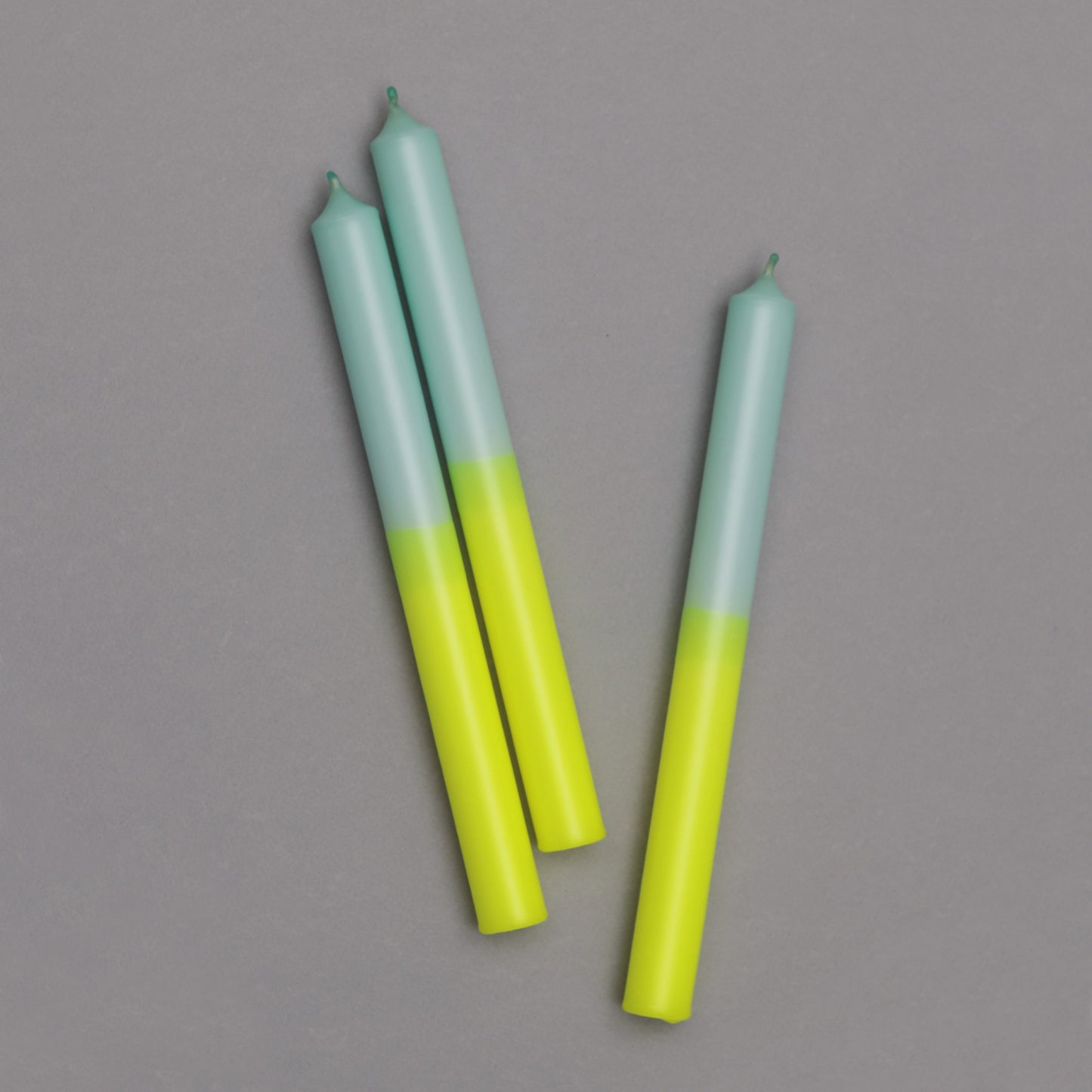LICHTINSICHT | Stabkerzen | Neongelb + Salbei